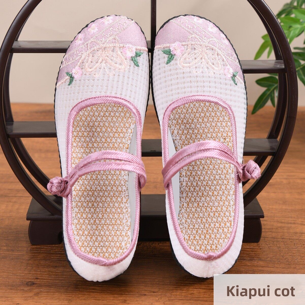 Ethnic Fashion Online - Ademende, geborduurde etnische schoenen met platte